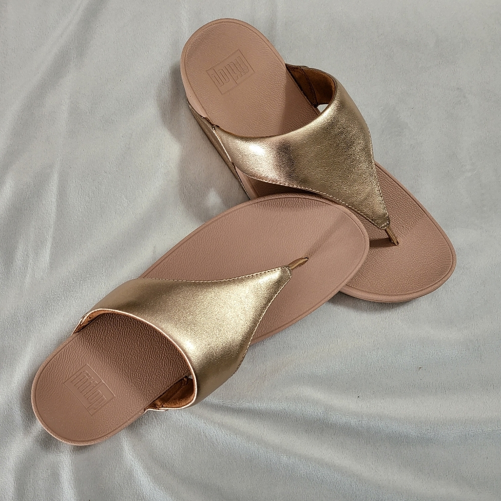 Woman's size 11 fit flops rose gold